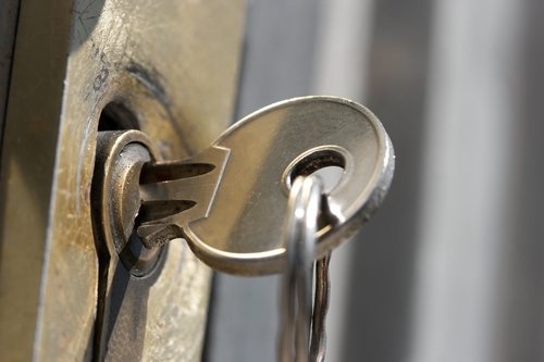 Chiave bloccata nella serratura: come comportarsi?